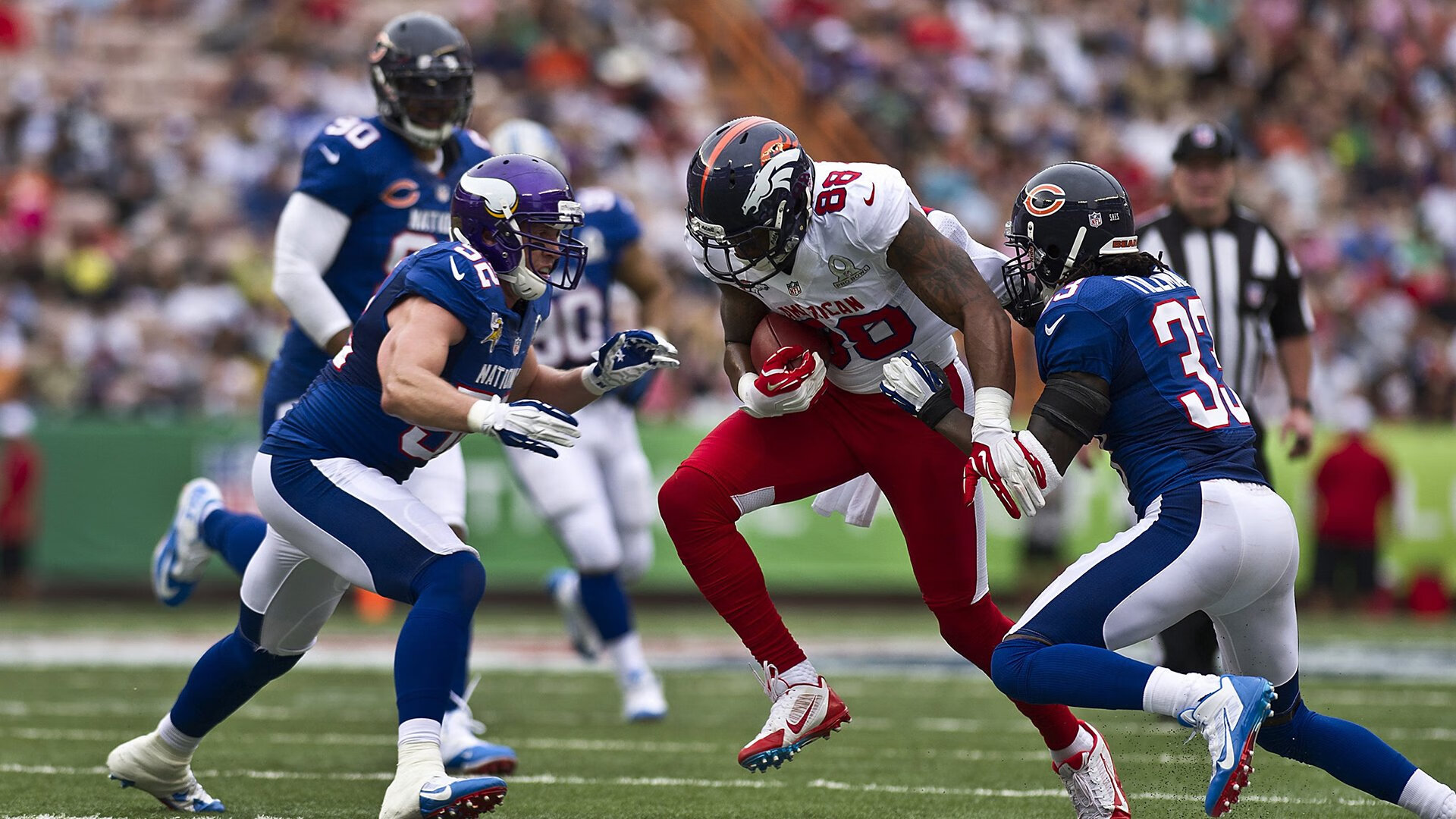 以足球运动为载体的全民健身工程持续推进，普及率提升，以足球运动为主题的绘画